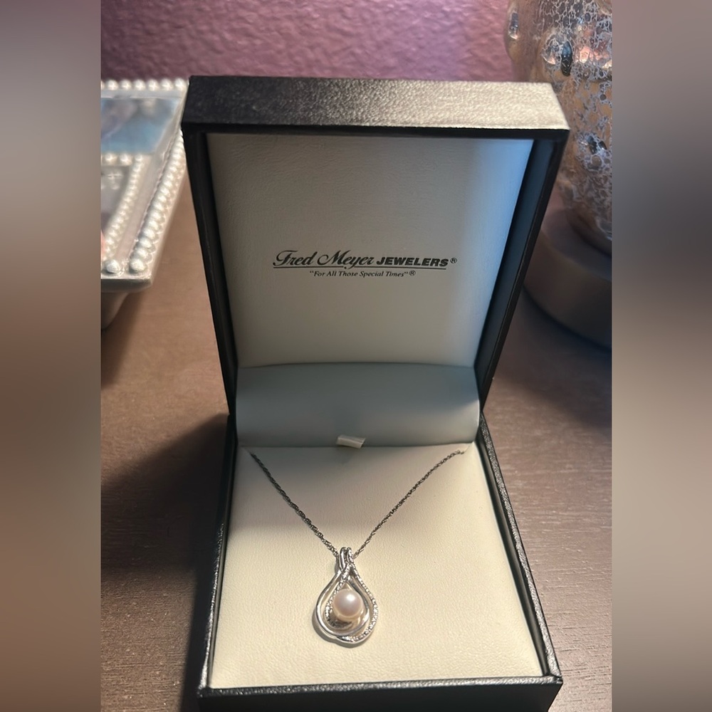 Silver and Pearl Pendant Necklace